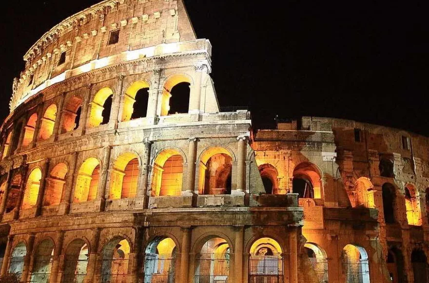 rome colosseum night photo