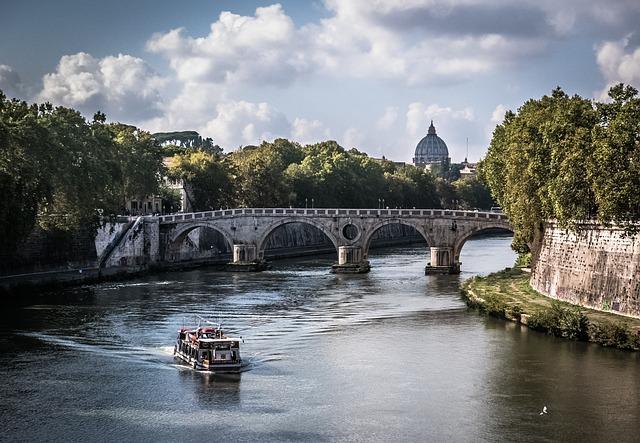 Cruise on Tiber River in the summer